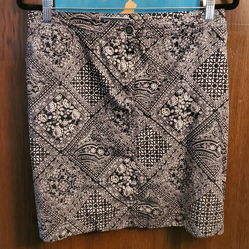 Karen Scott Black and White Geometric Mini Skirt